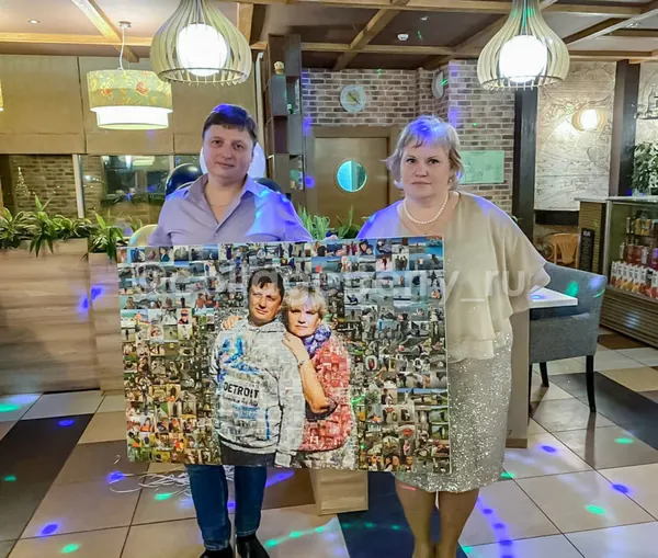 Клиент с картиной из фотографий