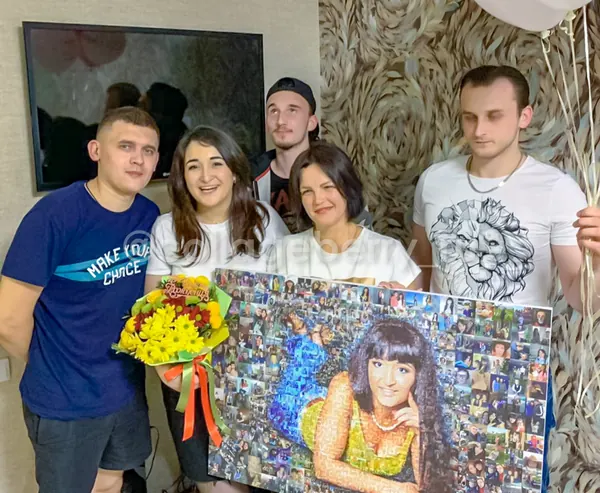 Клиент с картиной из фотографий